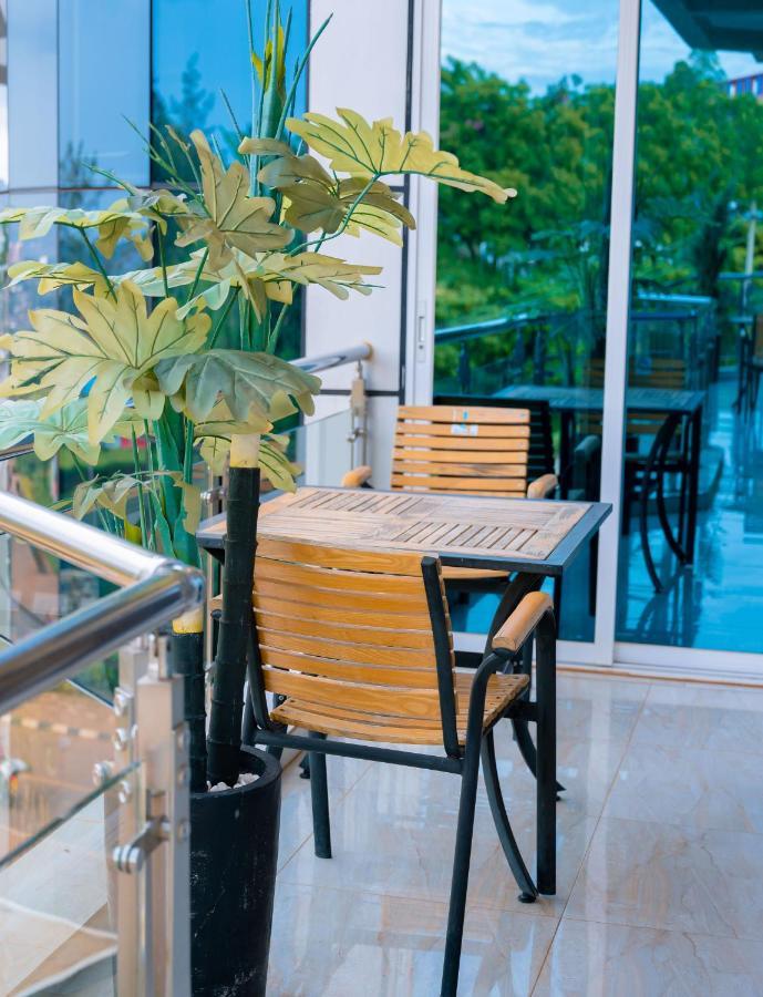 Madras Hotel And Apartments Kigali Exteriör bild